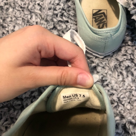 VANS - Picture 4 of 6